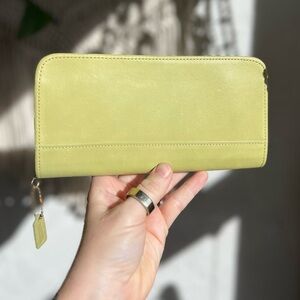 Vintage Coach Zip Around Wallet Lime Green Leather Long Wallet Authenticated